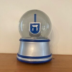 Sankyo Musical Water Globe Dreidel  “I Have A Little Dreidel” Hanukkah Snowglobe